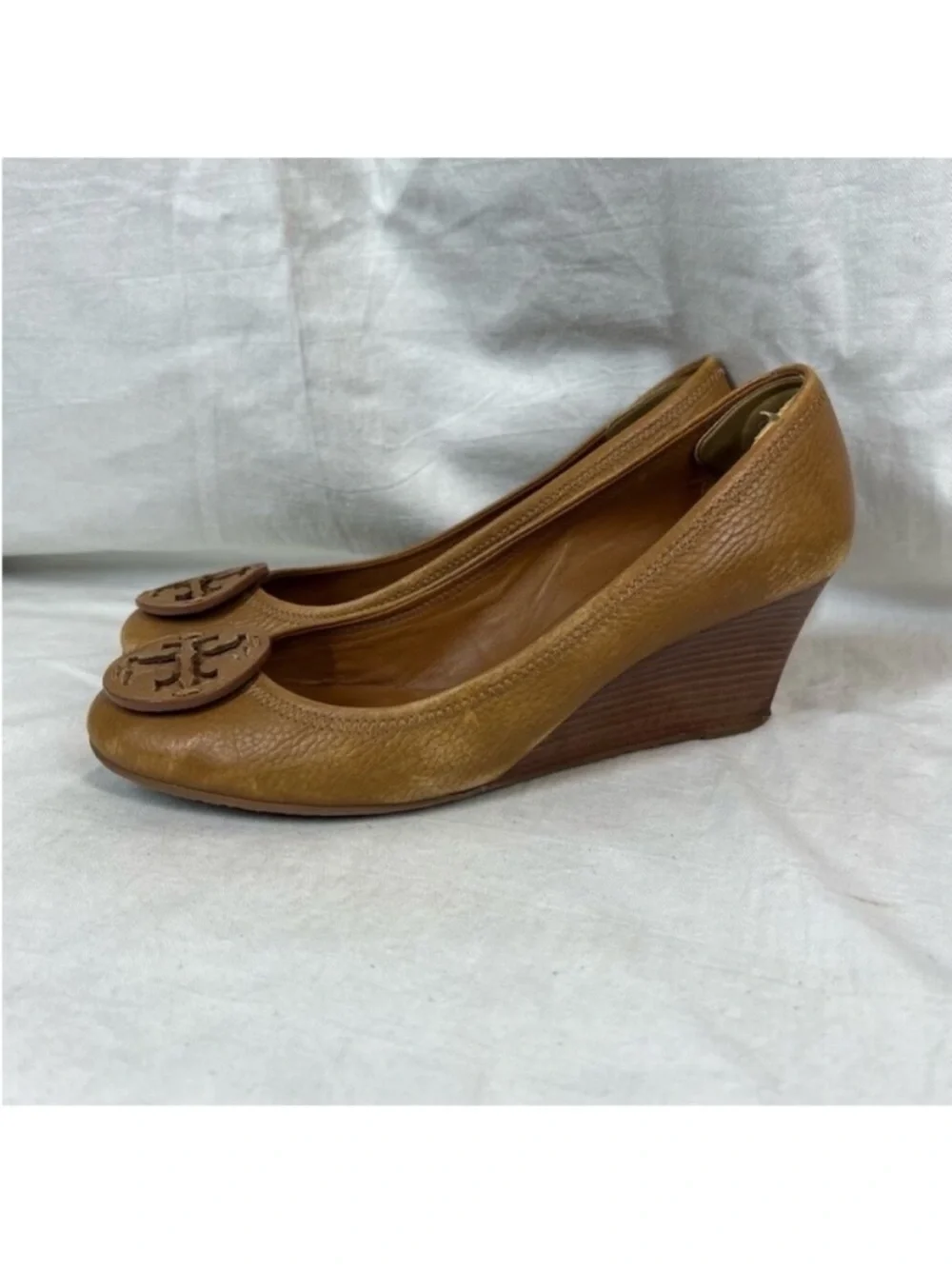 Tory Burch logo round toe brown leather wedge pump